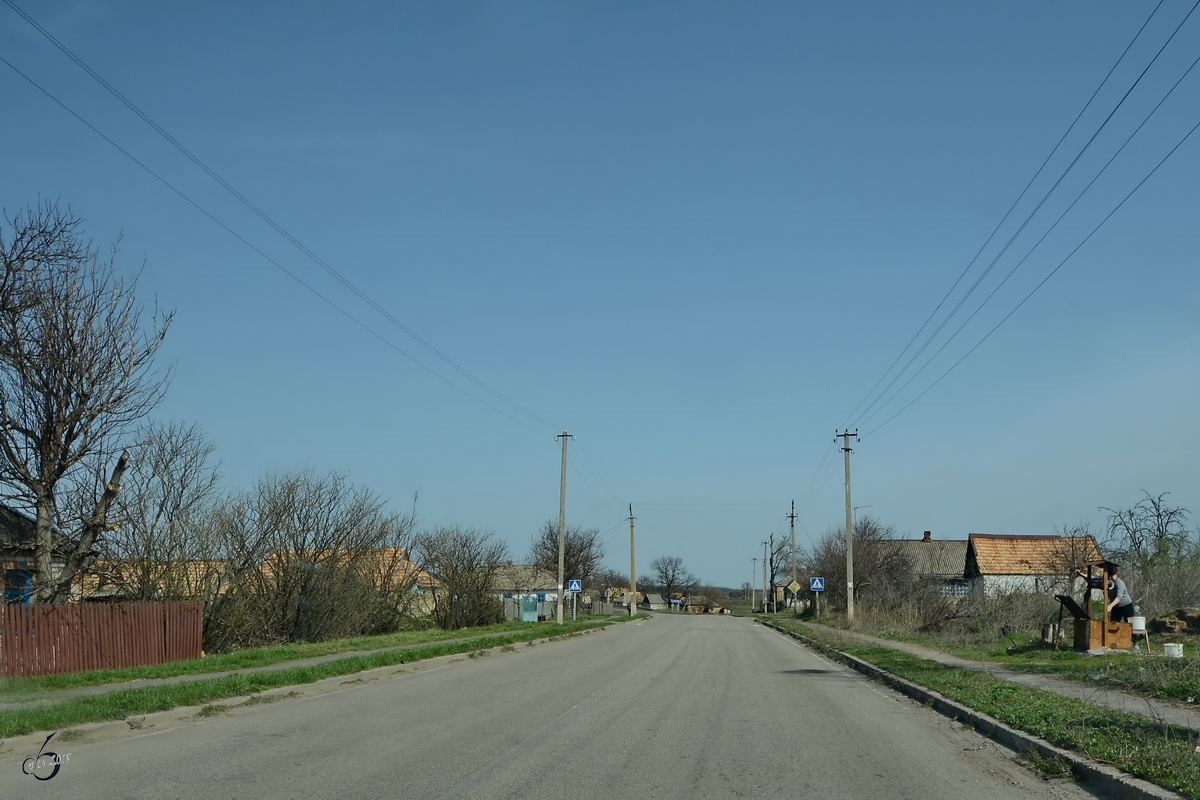 Ein kleines abgelegenes Örtchen auf dem weiten Weg von Kryvyi Rih nach Kiew. (April 2016)