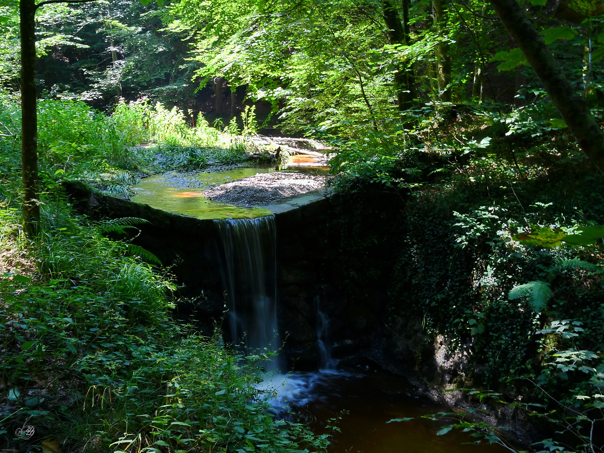 Ein kleines Wasserfall bei Amerang. (August 2020)