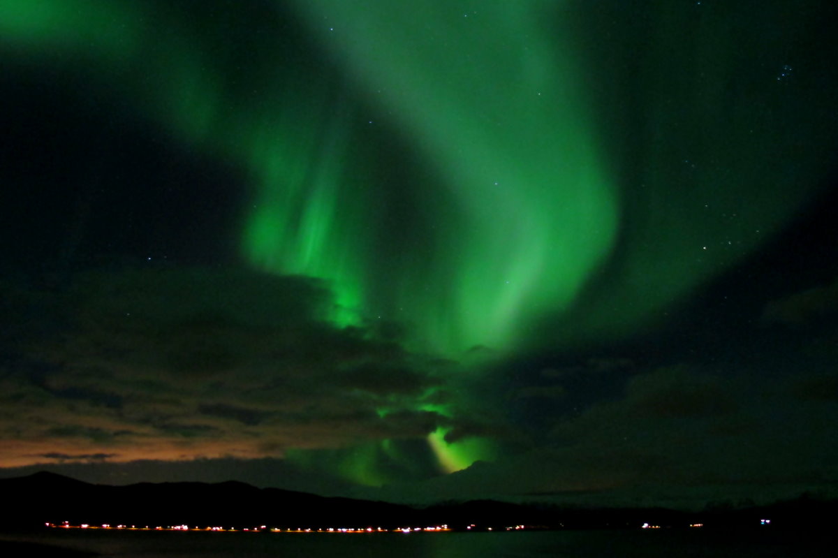 Ein Polarlicht über dem Rystraumen, 69°33'nB ; 18°43'oL am 08.11.2015