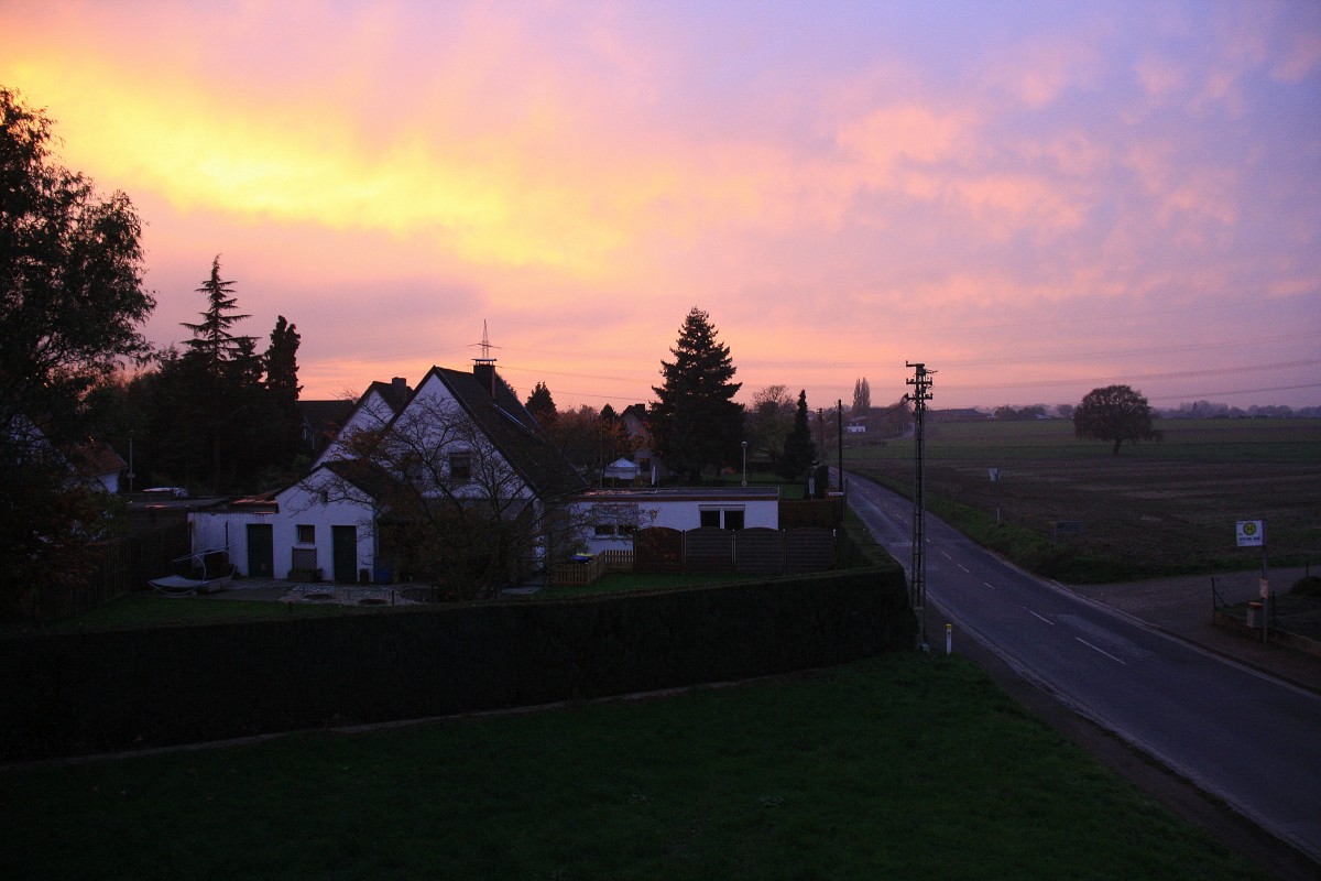 Ein schner Himmel in Kohlscheid-Bank am Abend vom 17.11.2013.