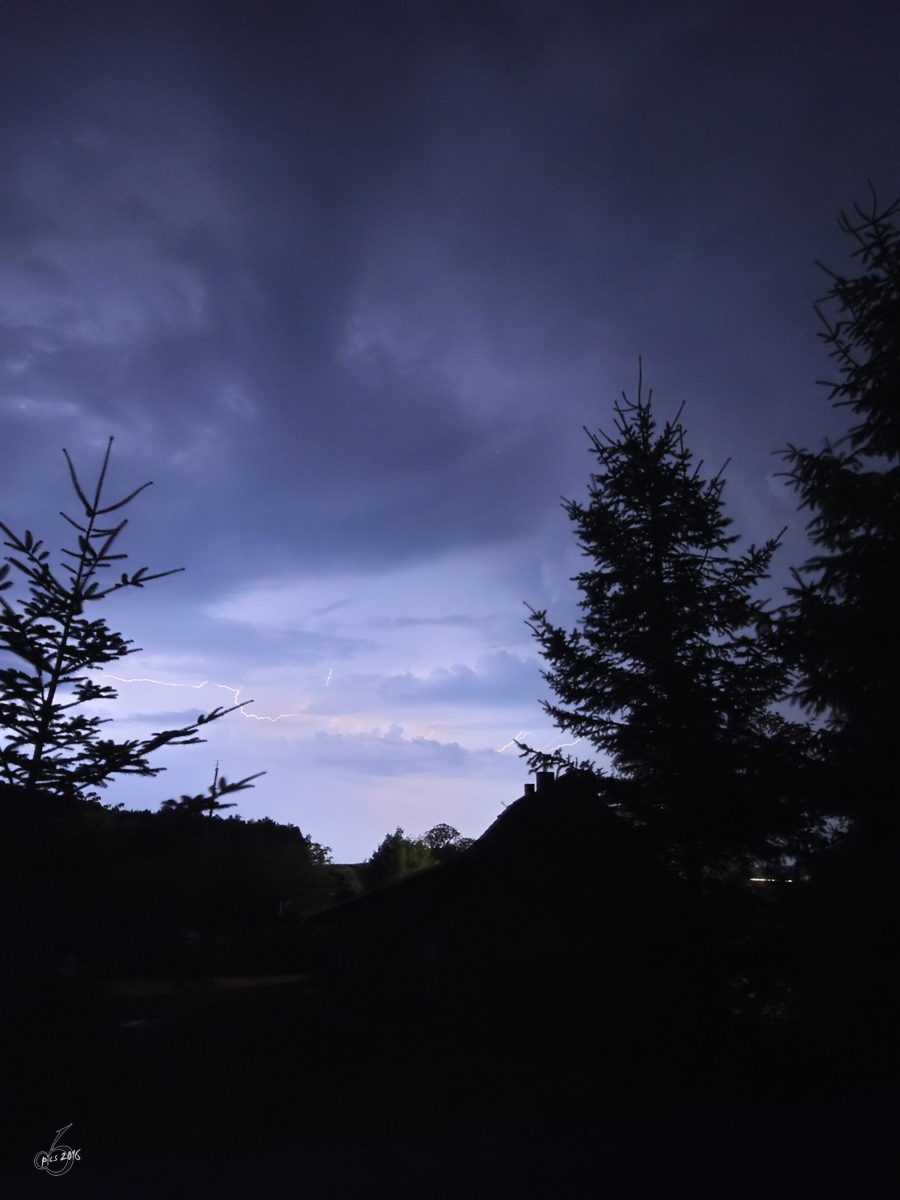 Ein Sommergewitter zieht über Mecklenburg hinweg. (Linstow, Juli 2010)