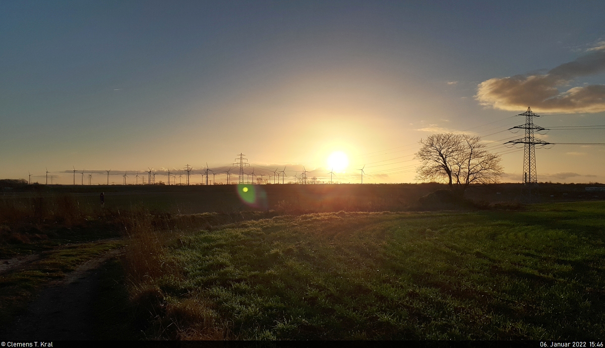 Ein sonnenreicher, aber windiger Dreikönigstag geht am Rande von Angersdorf (Gemeinde Teutschenthal) dem Ende entgegen.

🕓 6.1.2022 | 15:46 Uhr