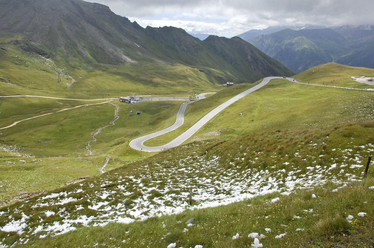 Ein Teil der Großglockner Holchalpenstraße. Blick in südlicher Richtung. Aufnahme: 6. August 2016.