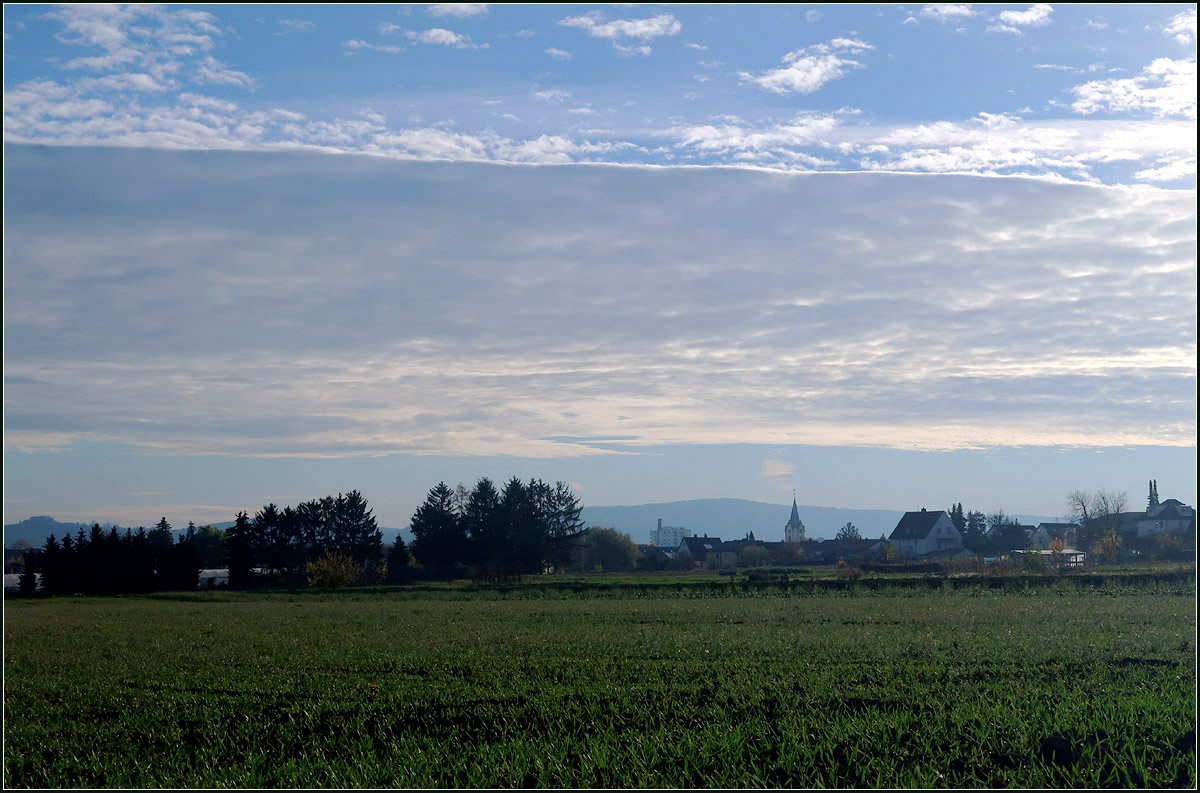 Ein Wolkenbrett am Himmel -

... über Kernen-Rommelshausen.

14.11.2011 (M)