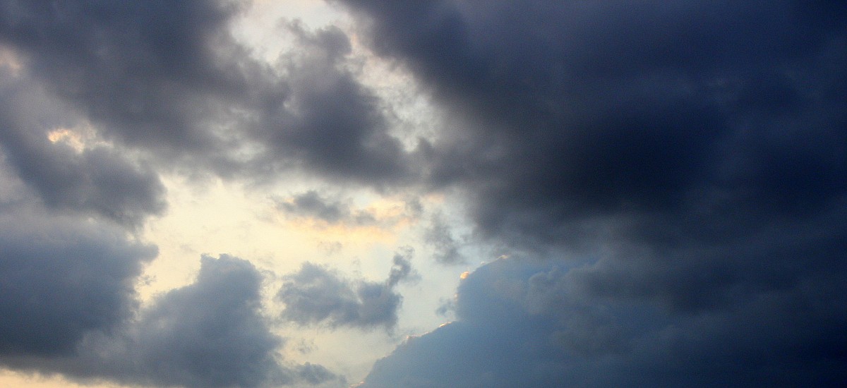 Eine große Regenwolke in Kohlscheid-Bank am Abend vom 21.9.2014.