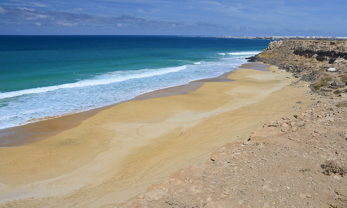 El Cotillo liegt im Nordwesten der Insel Fuerteventura und verfügt über zahlreiche Strände, die vorwiegend FKK-Bereich sind. 
Aufnahme: 18. oktober 2017.