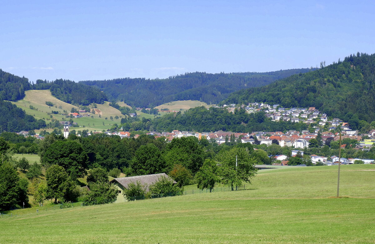 Elztal im mittleren Schwarzwald, Blick von den Siensbacher Höhen auf Kollnau, Juli 2022