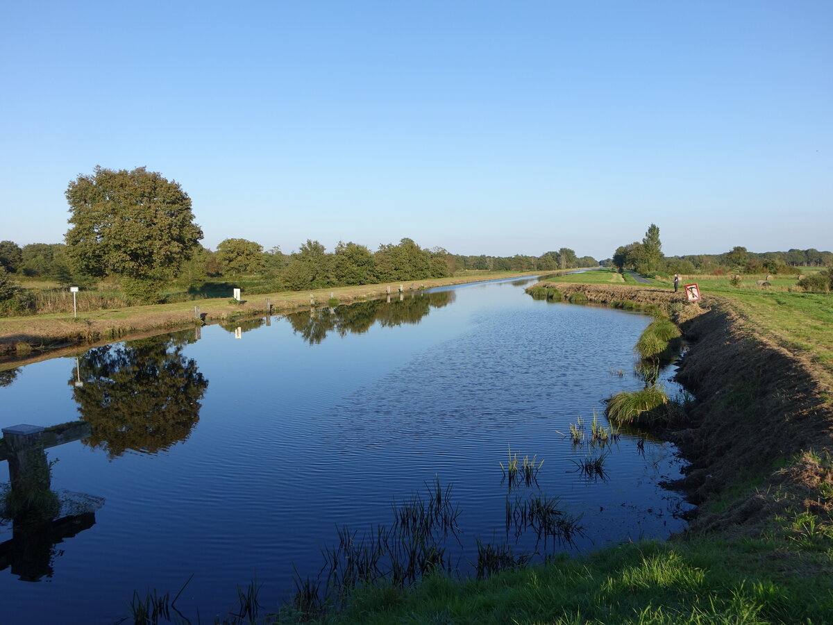 Ems-Jade Kanal bei Reepsholt, Ostfriesland (08.10.2021)