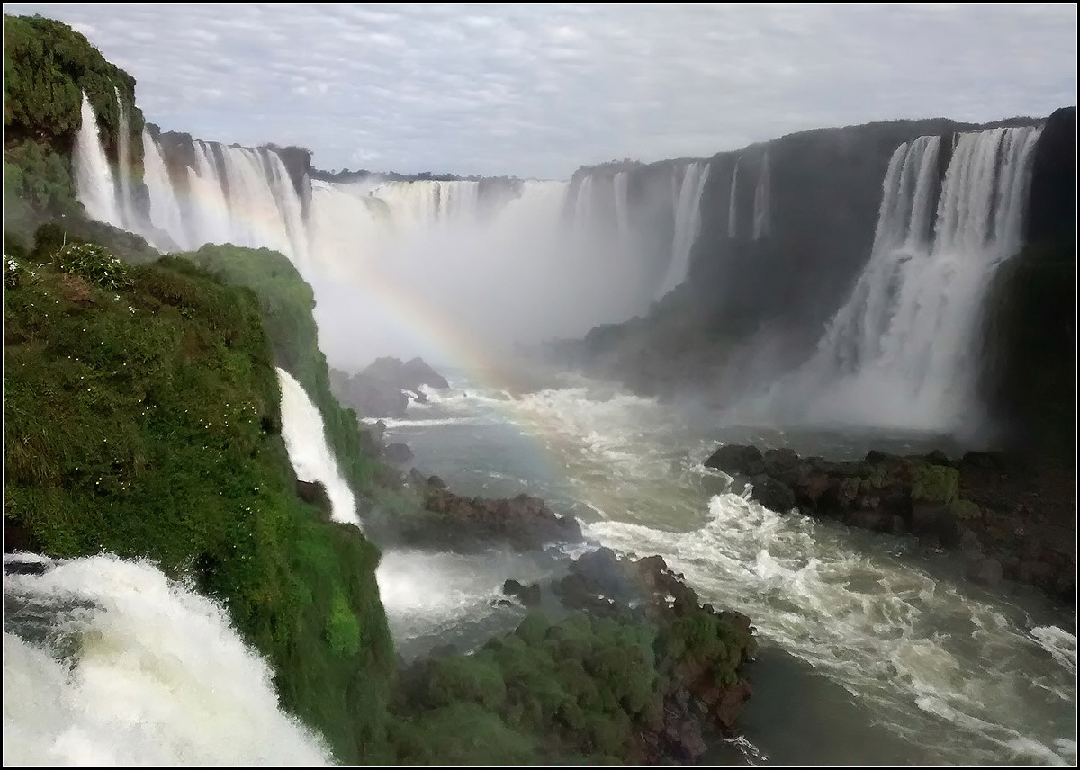 Etwas größer als der Rheinfall -

Die Iquazú-Wasserfälle an der Grenze Brasilien Argentinien.

24.04.2017 (G)