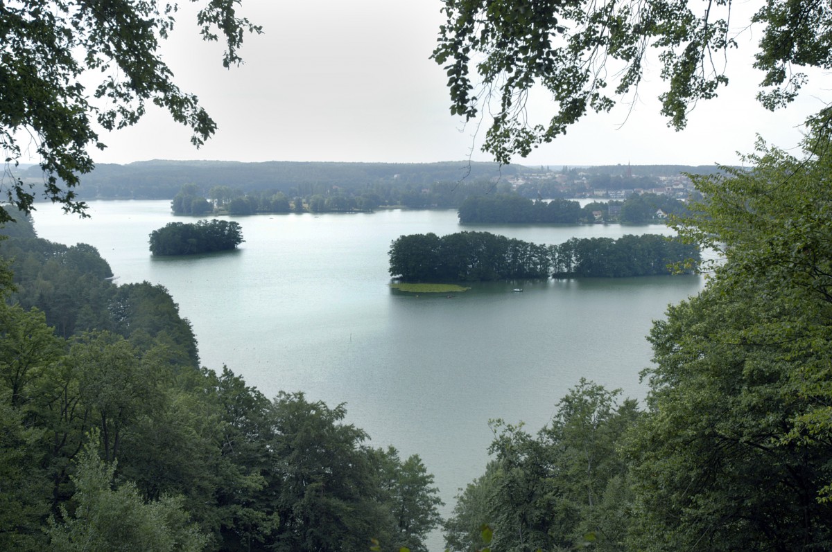 Feldberges Seenlandschaft - Breiter Luzin vom Schlossberg aus gesehen. Aufnahme: Juli 2006.