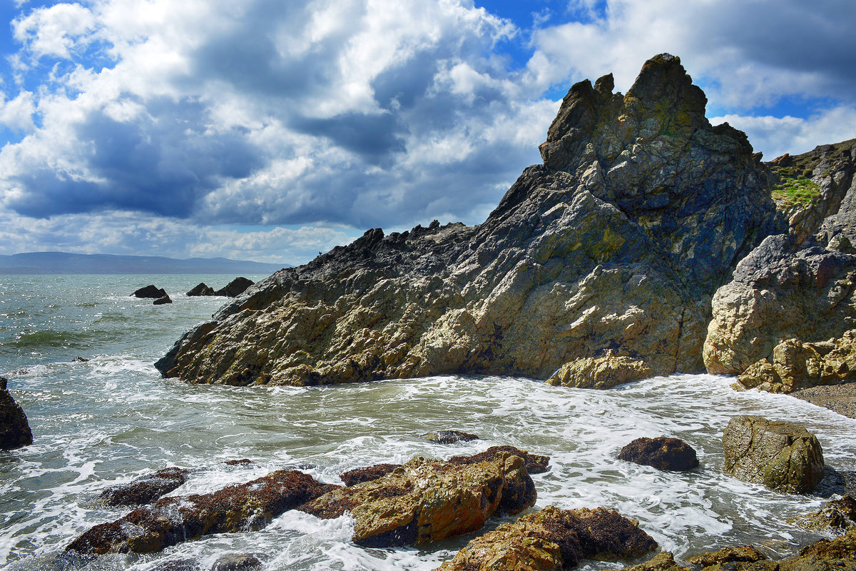 Felsen an der Südküste von Howth Head. Aufnahme: 12. Mai 2018.