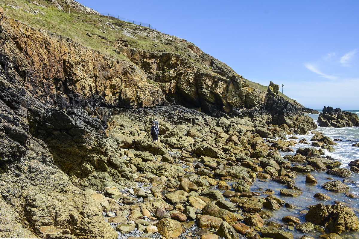 Felsen an der Südküste von Howth Head. Aufnahme: 12. Mai 2018.