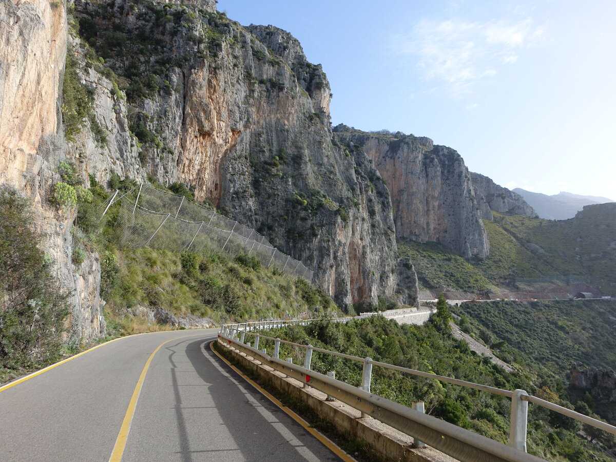 Felsformationen an der Costa Maratea bei Sapri (28.02.2023)