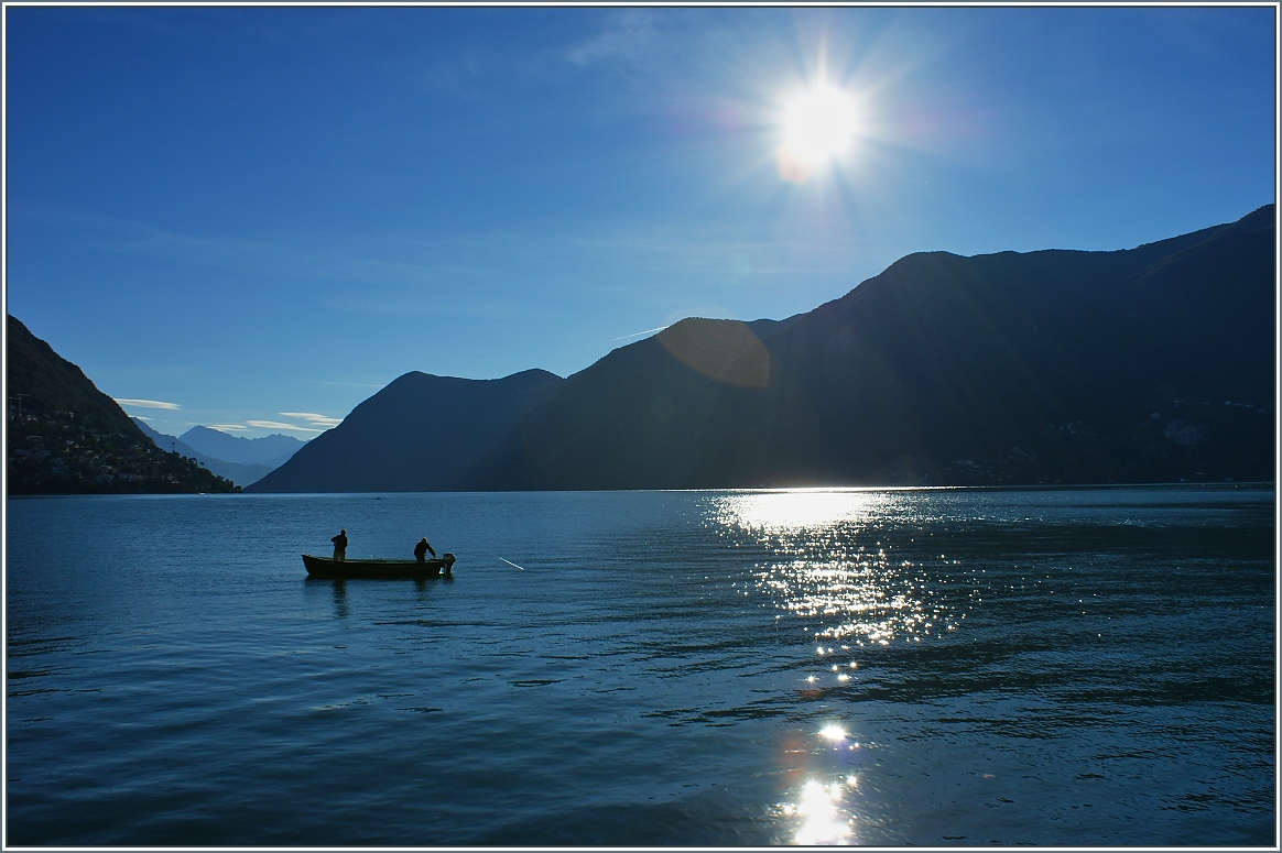 Fischer in der Morgensonne auf dem Luganersee.
(14.09.2013)