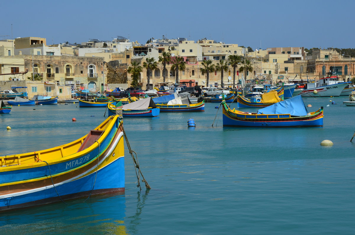 Fischerboote in einem Hafen bei Valletta am 08.04.2016