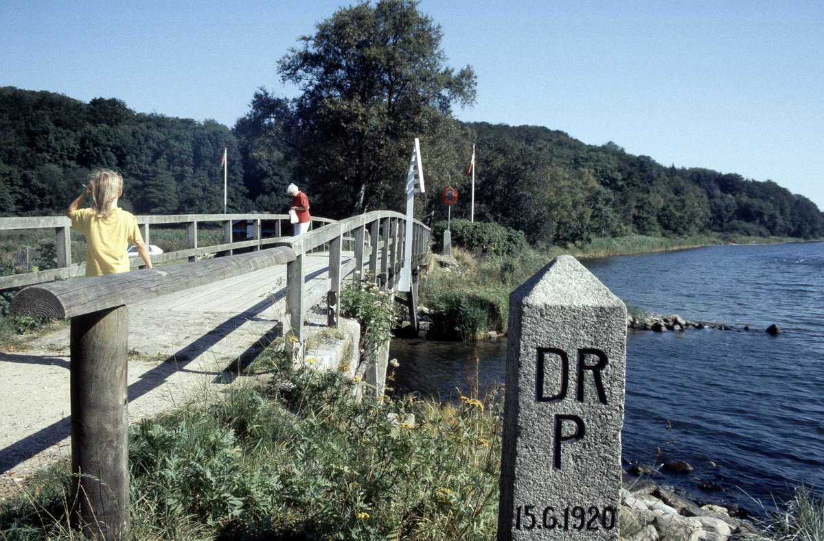 Flensburger Förde am deutsch-dänischen Grenzübergang Schusterkate bei Kupfermühle. Bild vom Dia. Aufnahme: Juni 1992.