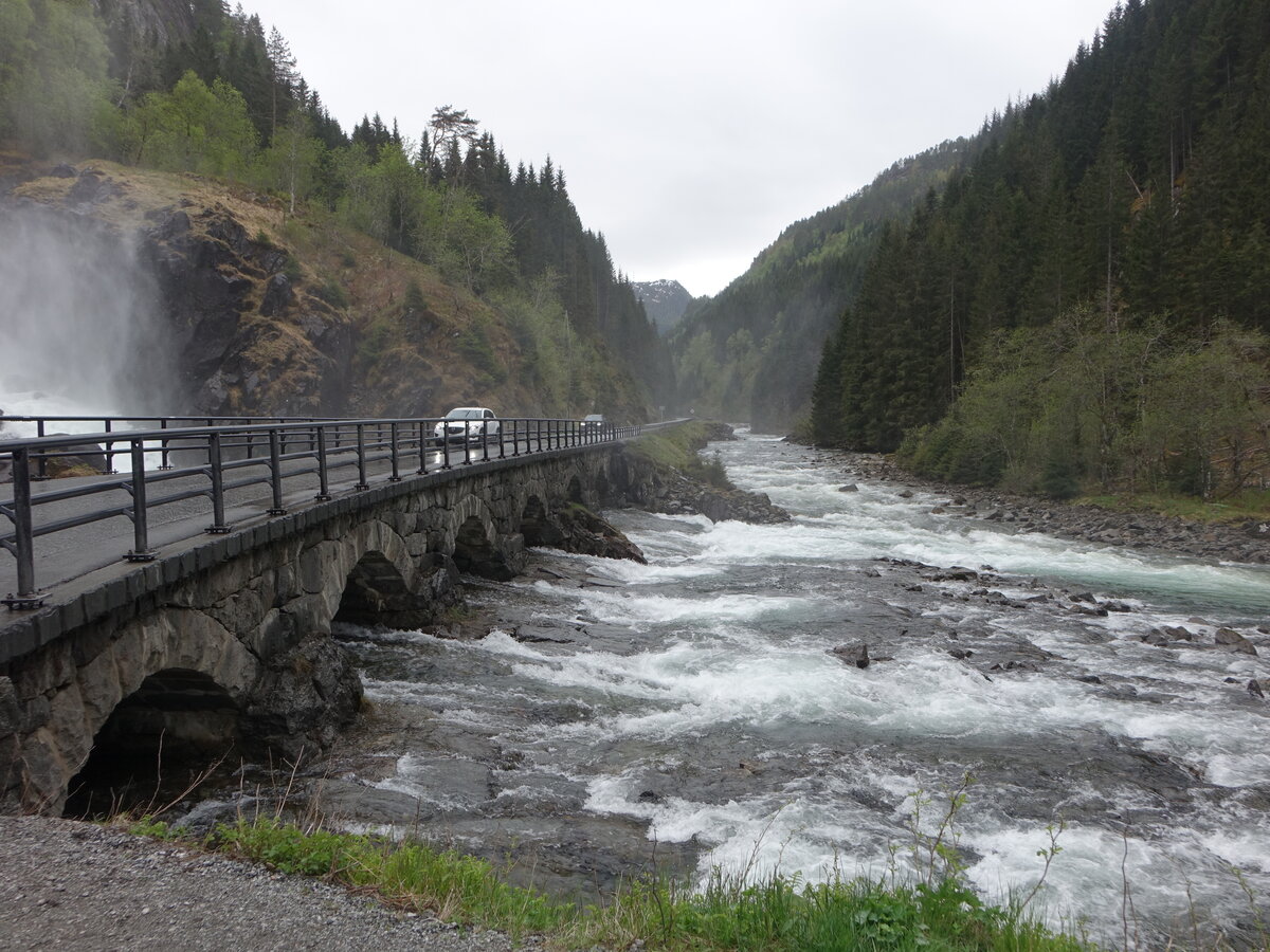 Fluss am Ende des Hardangervidda Tal, Vestland (27.05.2023)
