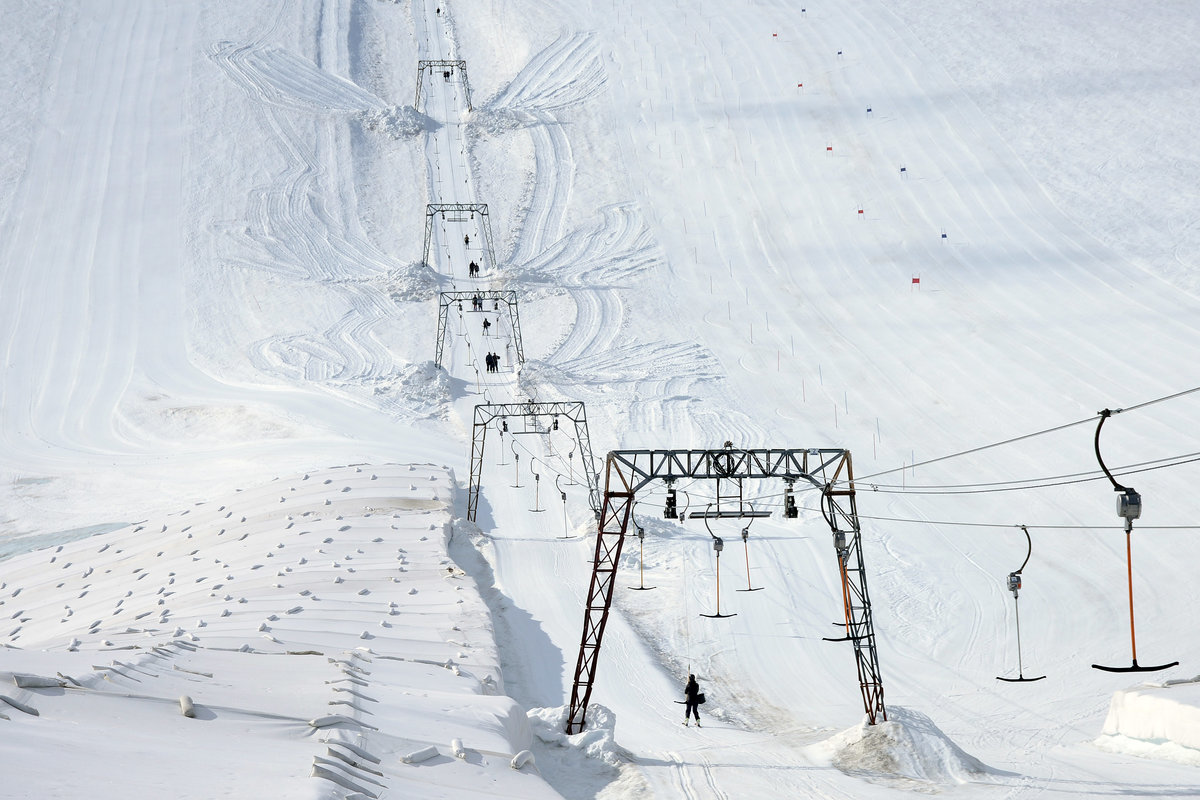 Folgefonna Summer Ski Resort am westlichen Teil des Folgefonna Gletschers in Norwegen. Aufnahme: 6. Juli 2018.