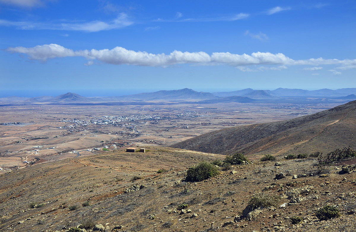 Fuerteventura, Spanien: Valle de Santa Inés von Mirador Corrales de Guize aus gesehen. Aufnahme: 20. Oktober 2017.