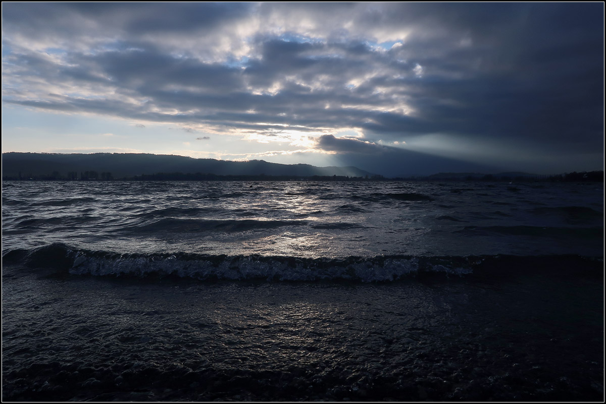 Gegen Abend am See -

Bodensee in Radolfzell.

10.02.2018 (M)