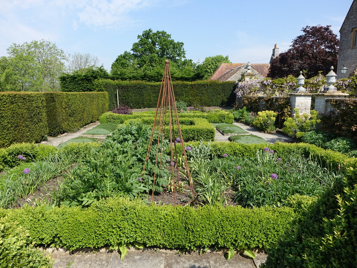 Gemüsegarten bei Lytes Cary Manor, Sommerset (12.05.2024)