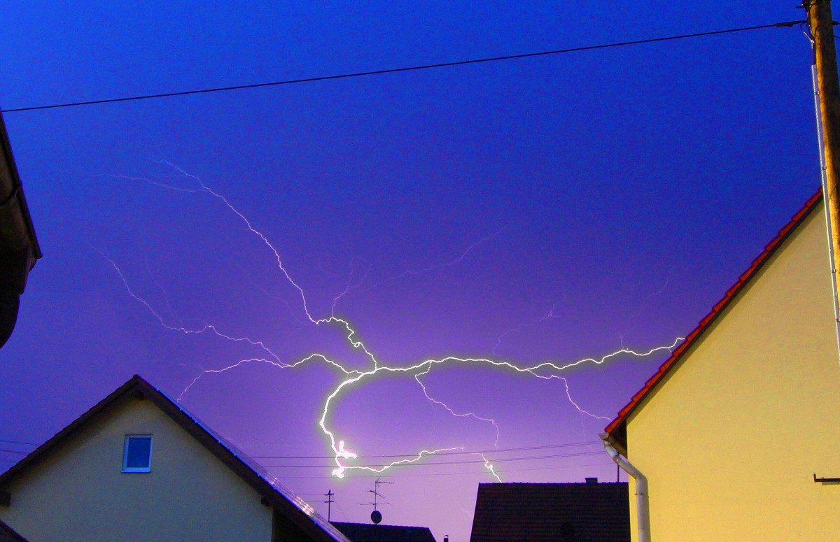 Gewitter am Abend des 22.7.2015 über Bischwind a.R. mit heftigen Blitzen