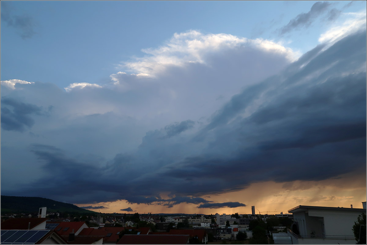 Gewitterstimmung - 

... über Rommelshausen am Abend des 26.07.2021 (M)