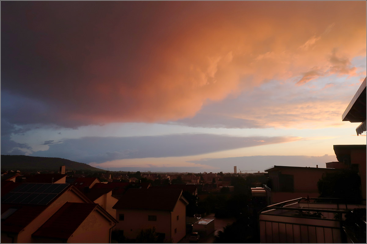 Gewitterstimmung - 

... über Rommelshausen am Abend des 26.07.2021 (M)