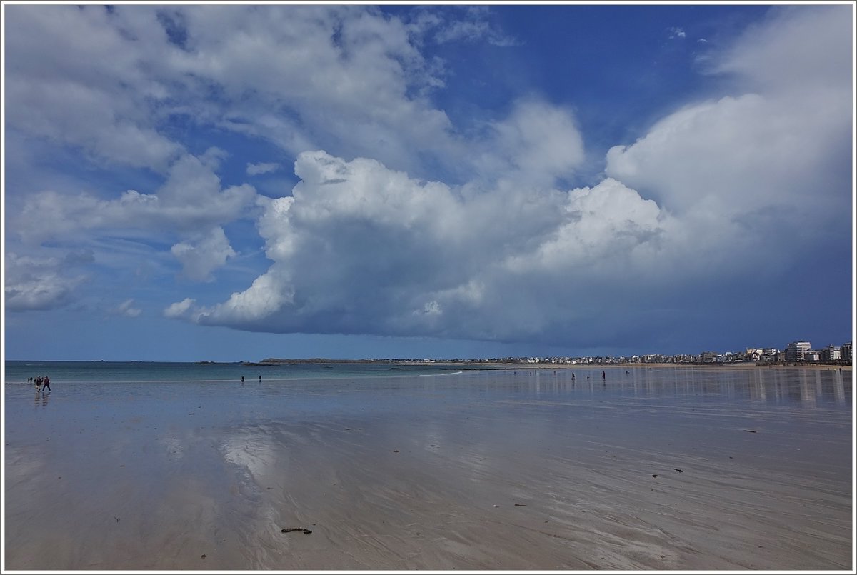 Gewitterstimmung über dem Strand von St.Malo.
(08.05.2019)
