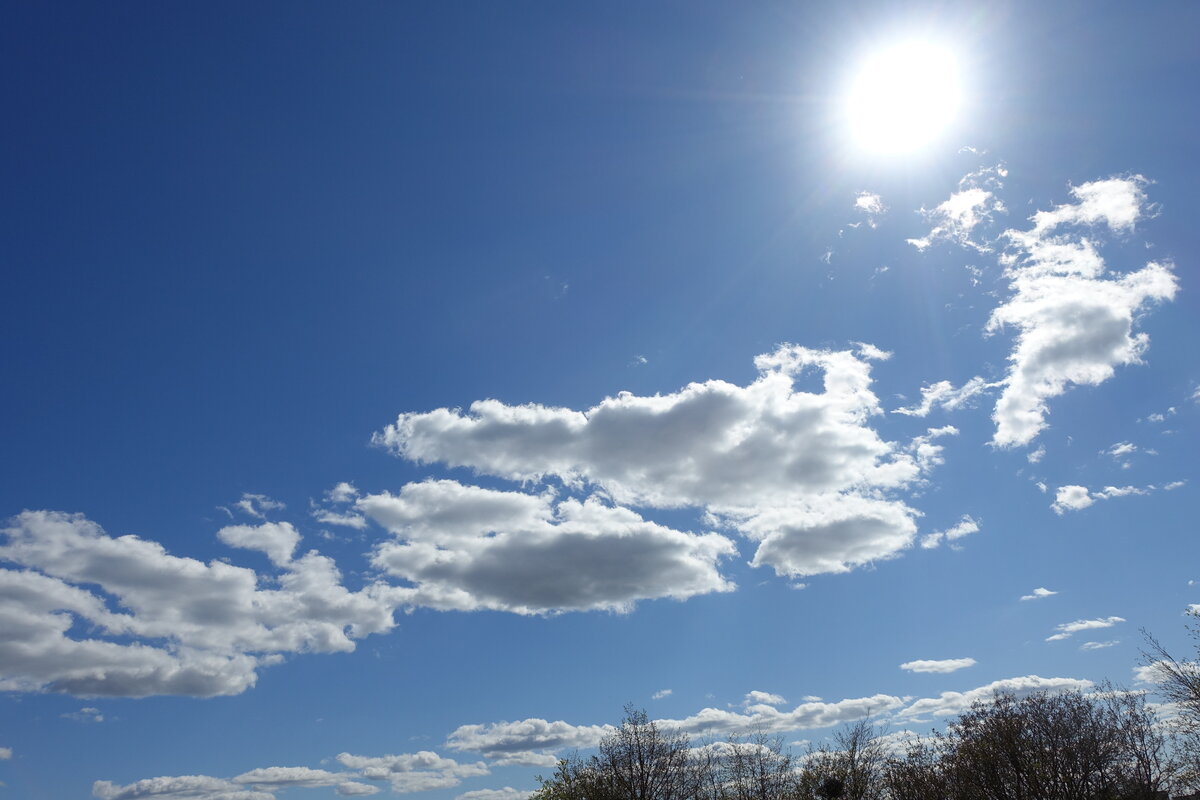 Hamburg am 25.4.2021: Wolken über dem Osten Hamburgs  /