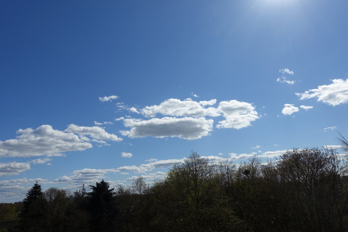 Hamburg am 25.4.2021: Wolken über dem Osten Hamburgs  /