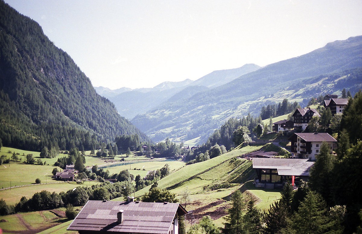 Heiligeblut - Blick in östlicher Richtung. Aufnahme: Juli 1984 (digitalisiertes Negativfoto).