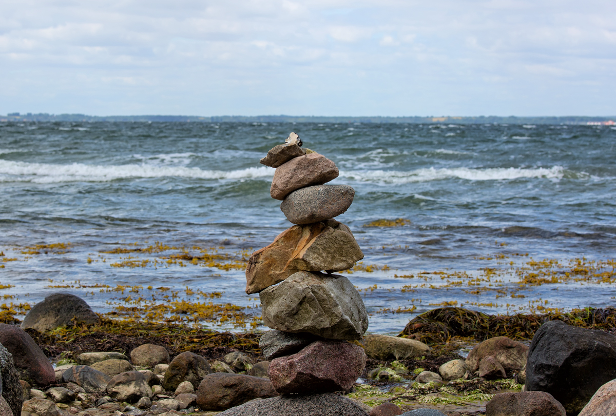 Hier gibt es wohl nicht mehr viele Möglichkeiten das Steinmännchen am Westufer der Insel Pole wachsen zu lassen. - 10.07.2015