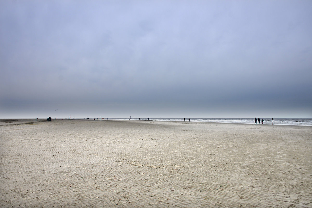 Hitzsand vor Sankt Peter-Ording auf der Halbinsel Eiderstedt. Aufnahme: 20. oktober 2020.