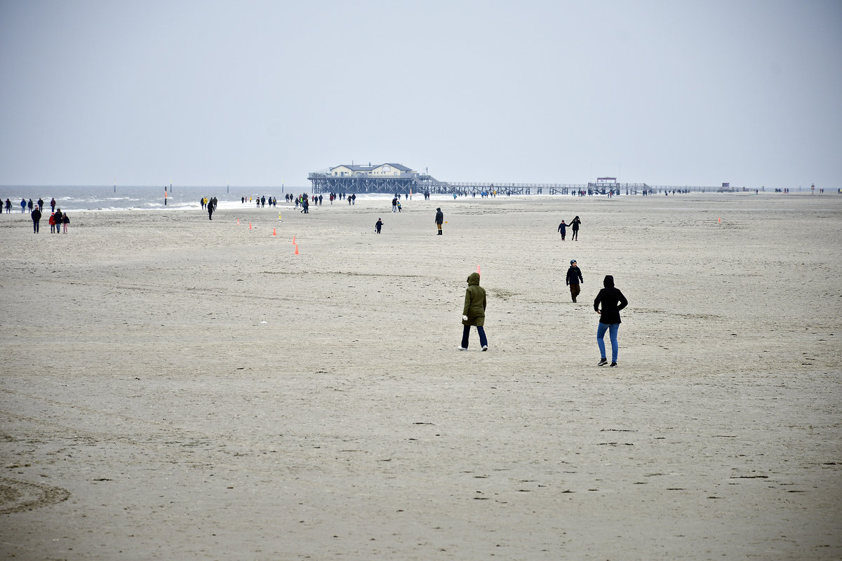 Hitzsand vor Sankt Peter-Ording auf der Halbinsel Eiderstedt. Aufnahme: 20. oktober 2020.