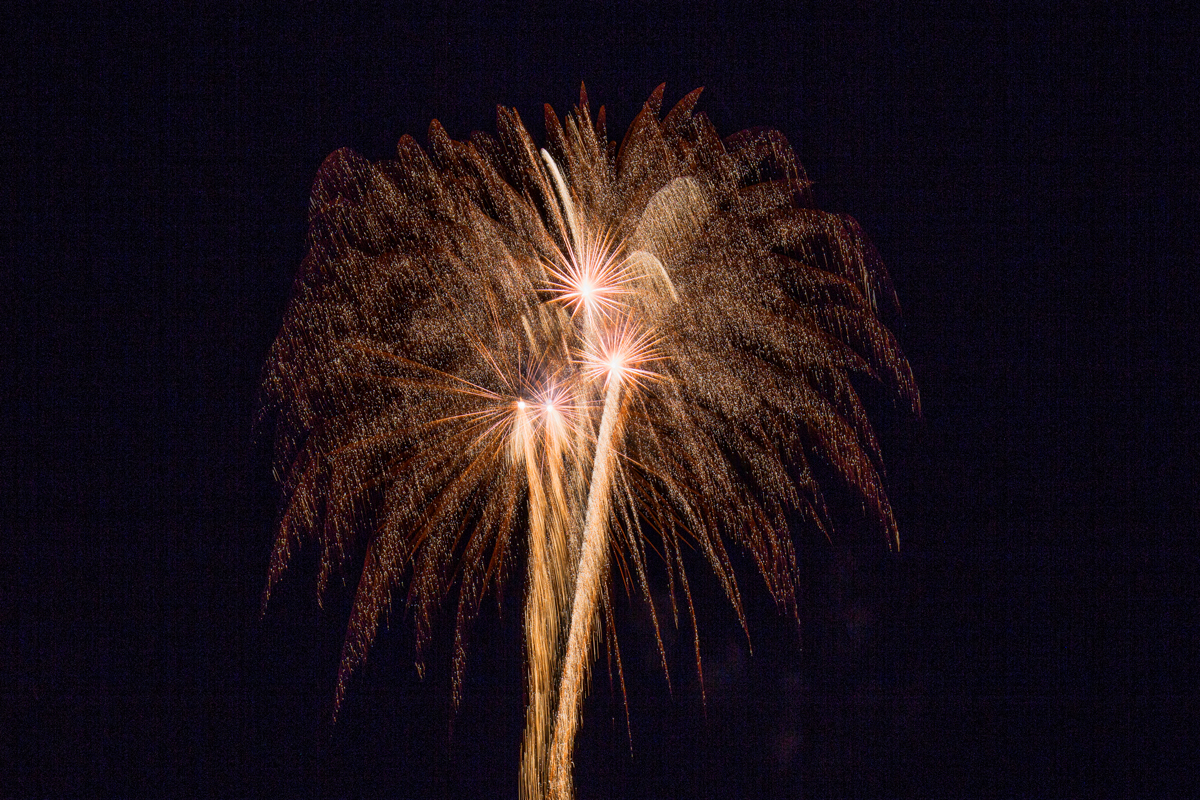 Höhenfeuerwerk zum Abschluss des 27. Floriansfestes der Freiwilligen Feuerwehr Torgelow. - 27.08.2016