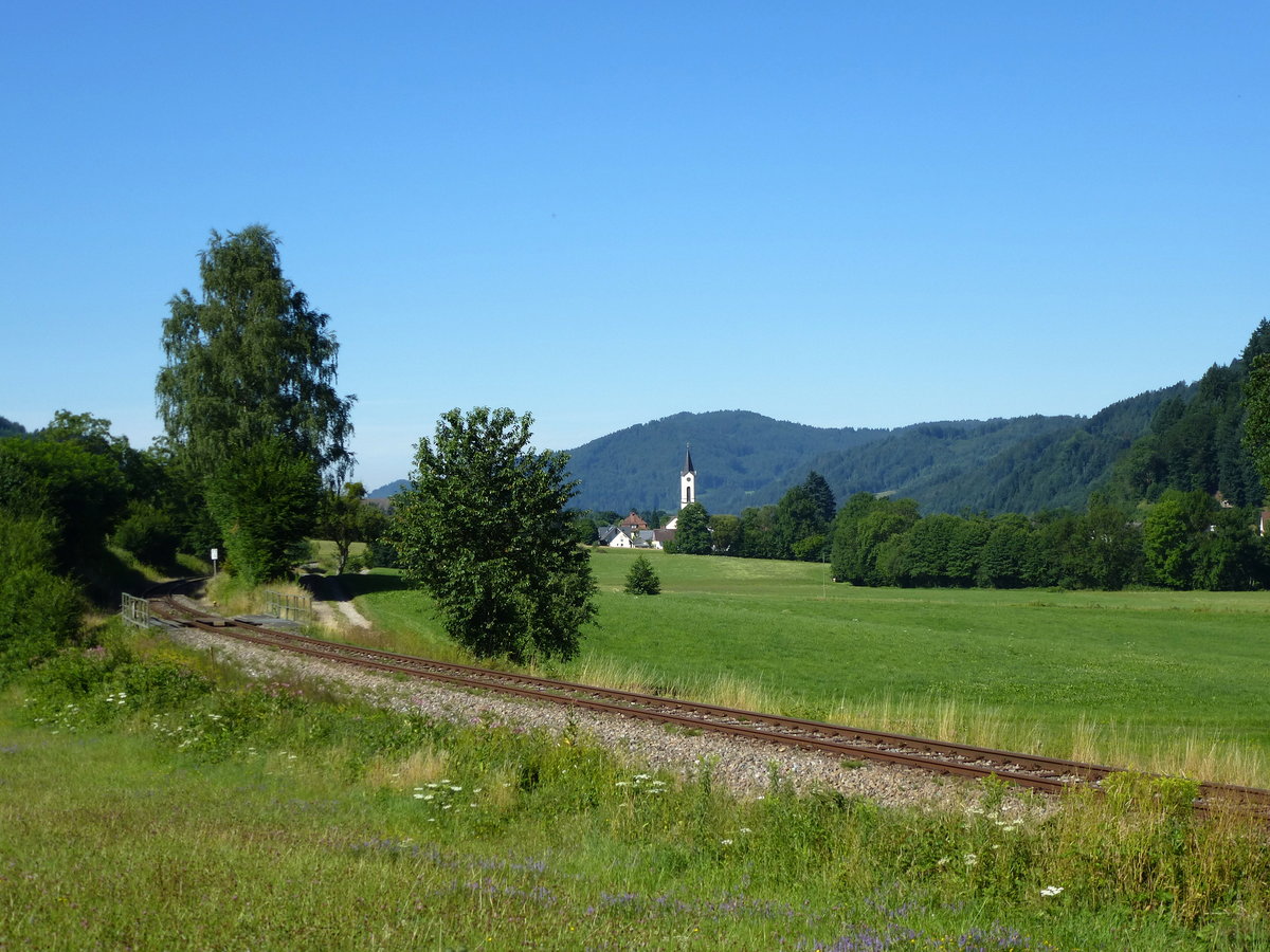 Im Elztal/Schwarzwald, mit Blick von Nord-Ost auf den Ort Oberwinden, Juli 2017