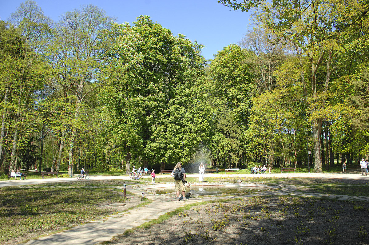 Im Kurpark von Świnoujście (Swinemünde). Aufnahme: 7. Mai 2016.