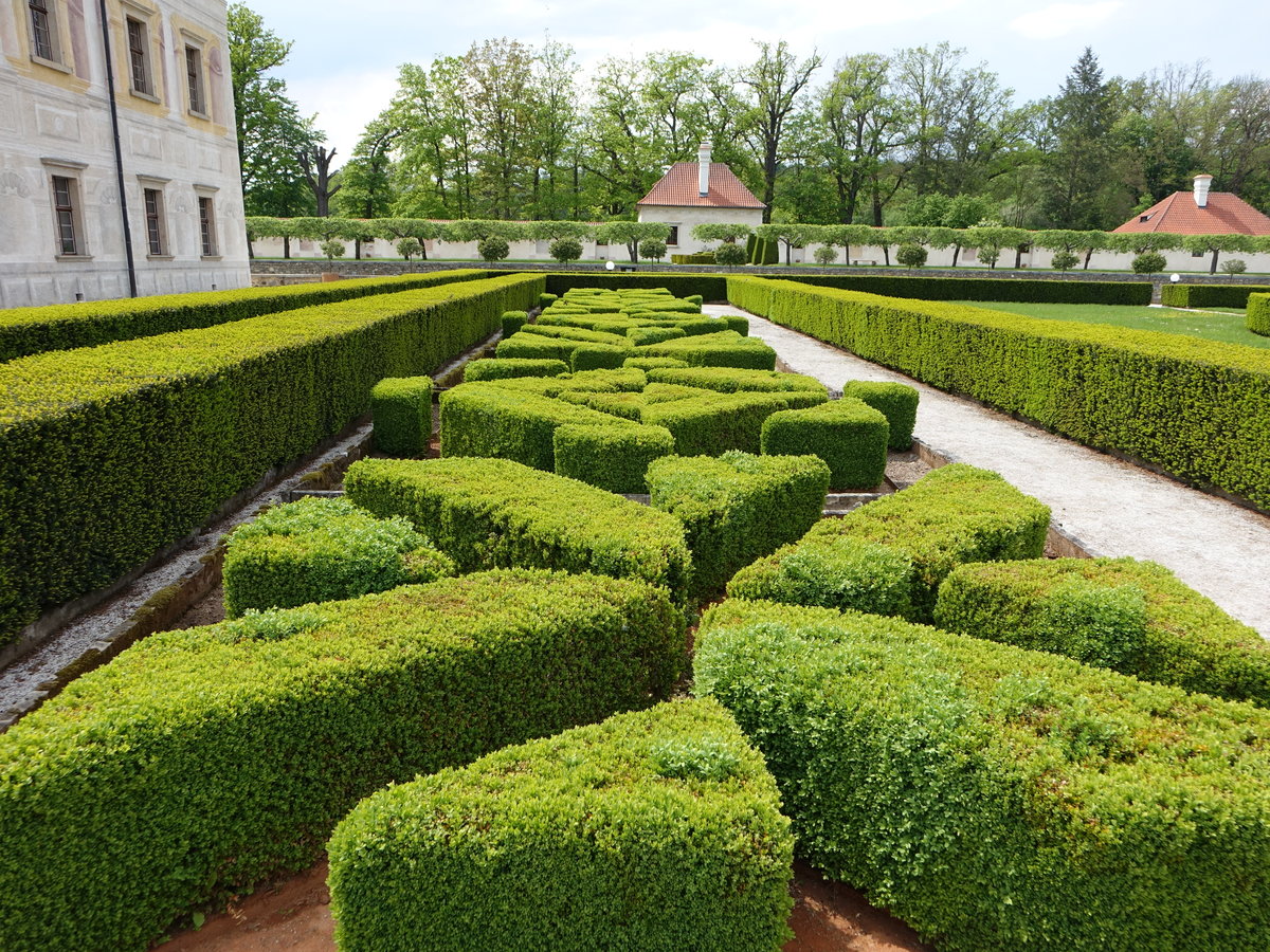 Im Schloßpark Kratochvile im Okres Prachatice, Südböhmen (25.05.2019)