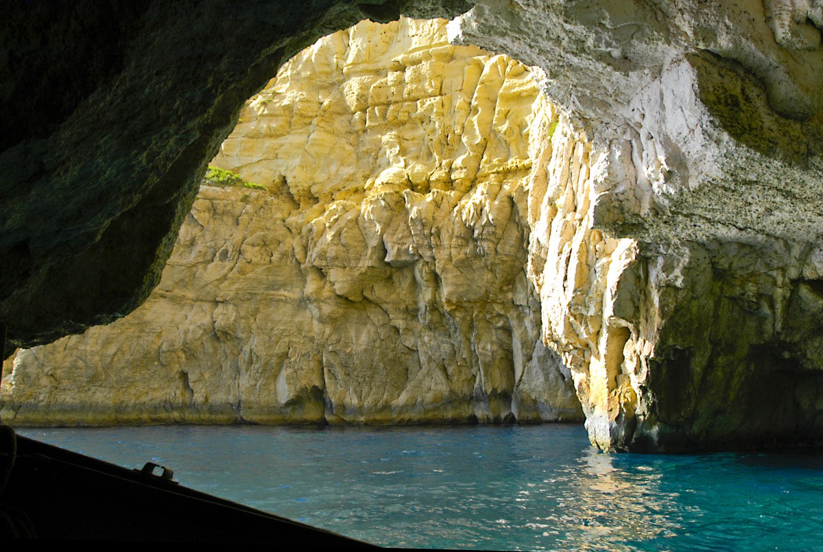 In der Blauen Grotte an der Südküste von Malta. Aufnahme: Oktober 2006.