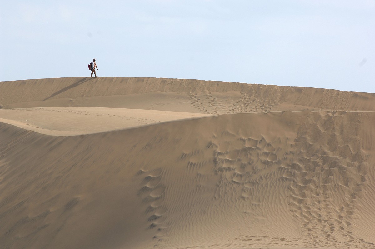 In den Dünen von Maspalomas auf Gran Canaria. Die Dünen erstrecken sich über eine Länge von sechs und eine Breite von ein bis zwei Kilometern. Aufnahme: Oktober 2009.