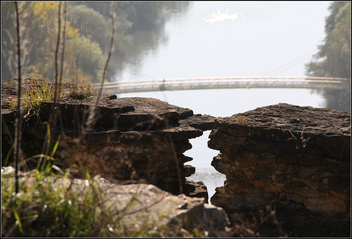 In den Felsengärten -

Blick hinunter zum Neckar von den Hessigheimer Felsengärten aus.

30.10.2016 (M)