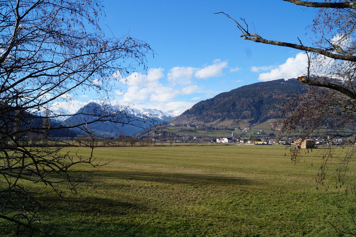 In Südtirol zwischen Sterzing und Freienfeld: Blick nach Westen in Richtung Ratschings/Jaufen/Passeiertal, 01.12.2018.