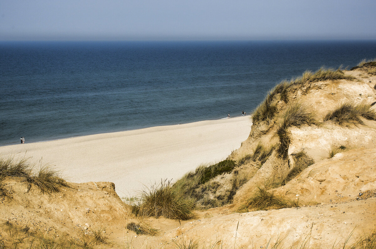 Kampen auf der Insel Sylt - Blick vom Roten Kliff auf die Nordsee. Aufnahme: 7. September 2021.