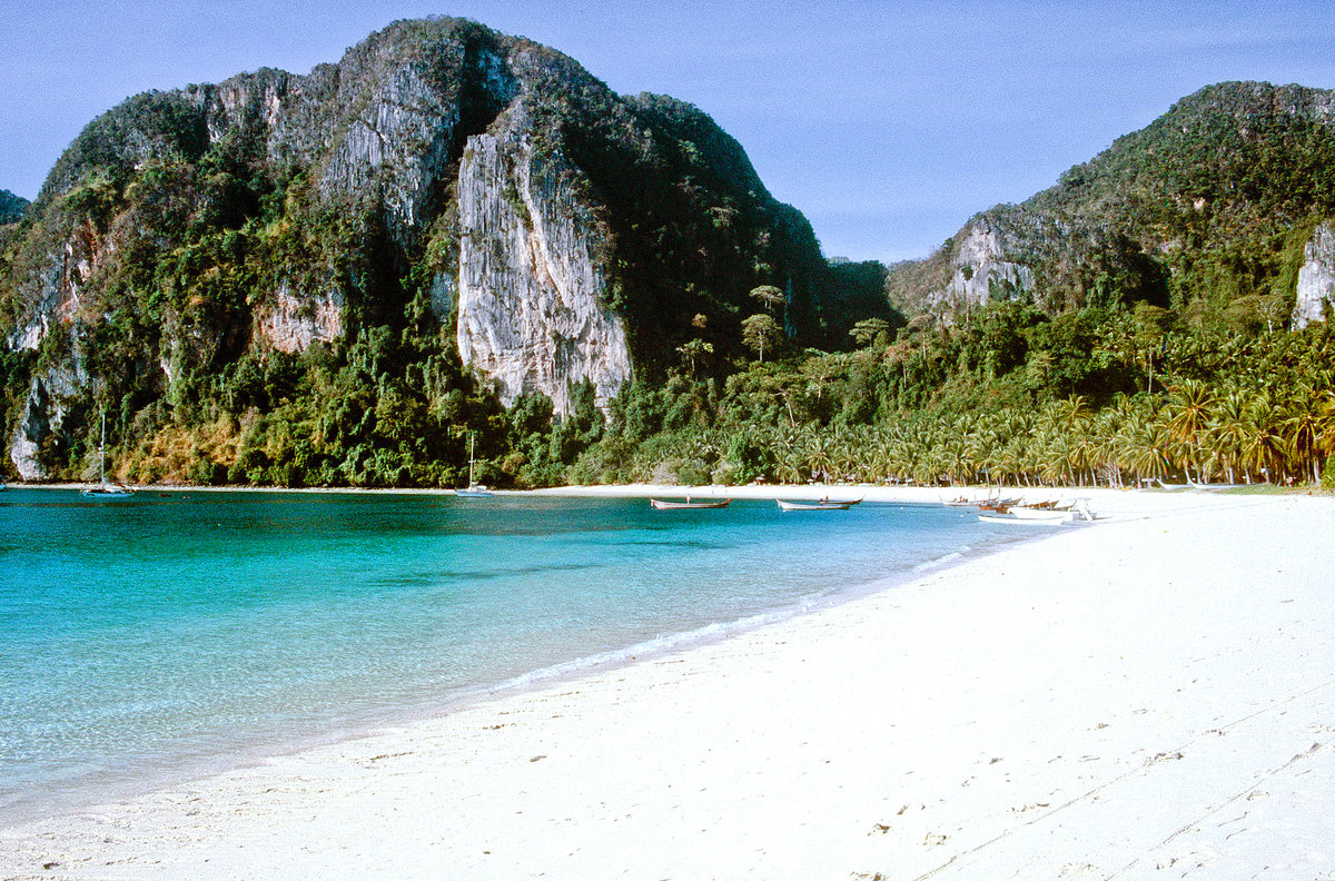 Koh Phi Phi. Bild vom Dia. Aufnahme: Februar 1989.