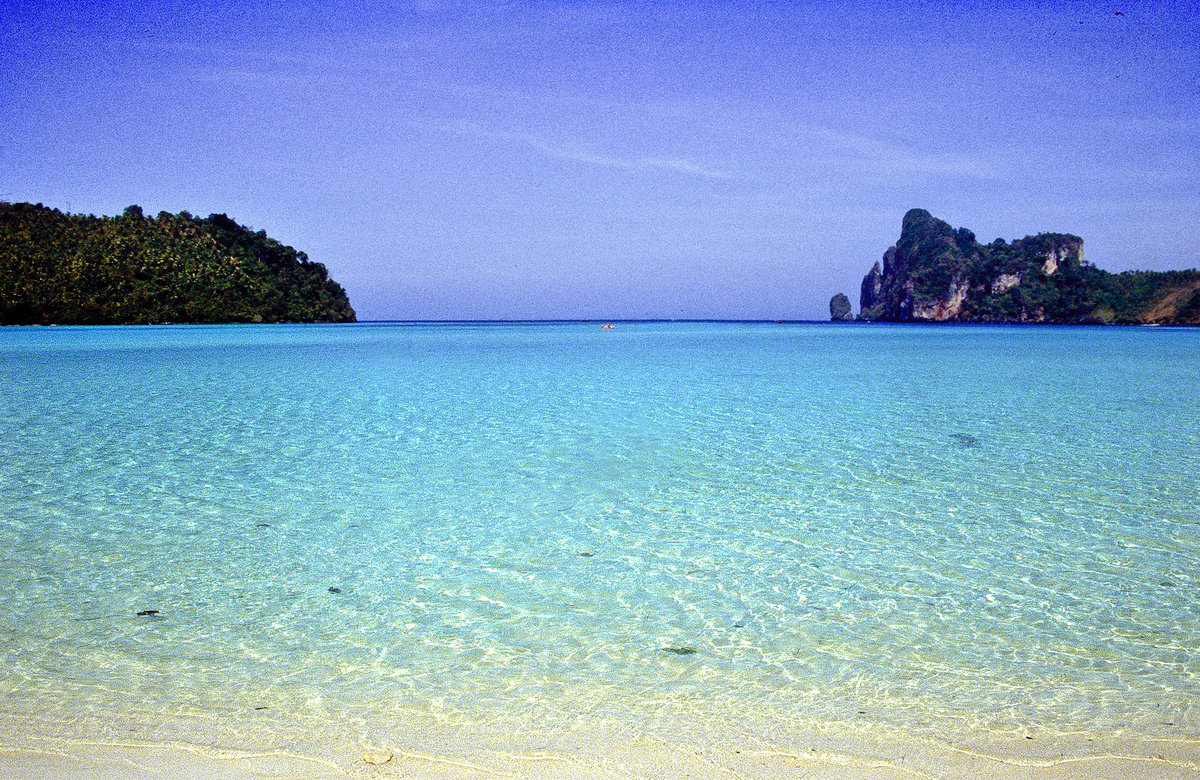 Koh Phi Phi. Bild vom Dia. Aufnahme: Februar 1989.