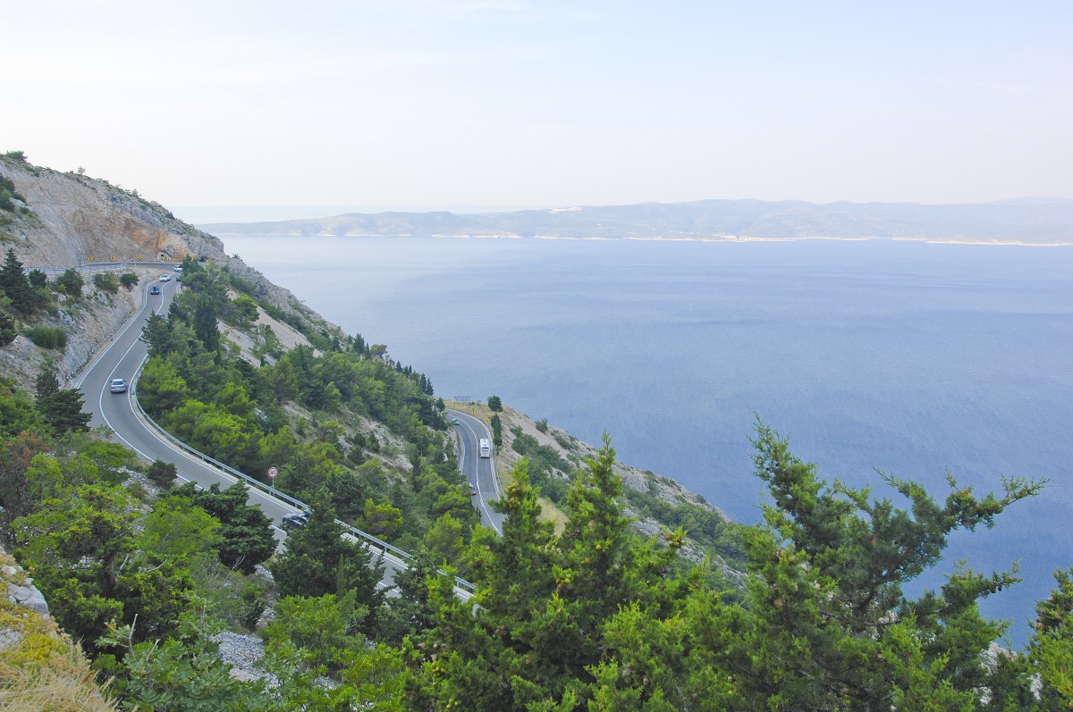 Küstenabschnitt an der kroatischen Adriaküste - von Gornja Breda aus gesehen Aufnahme: Juli 2009.