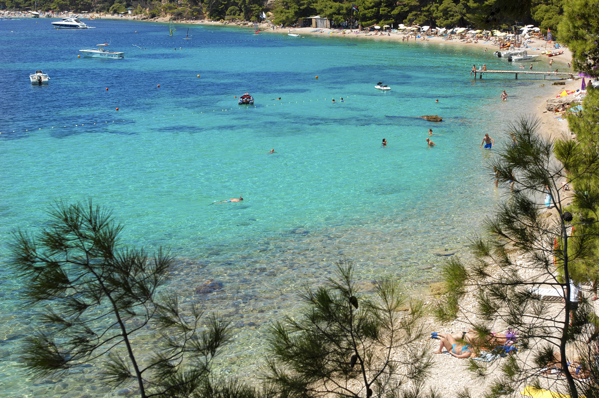 Küstenabschnitt bei Bol auf der Insel Brač in Kroatien. Aufnahme: Juli 2009.