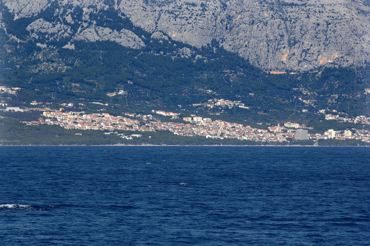 Küstenabschnitt bei Makarska. Aufnahme: Juli 2009.