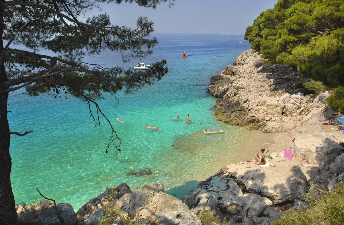 Küstenabschnitt bei Tučepi an der Adriaküste. Aufnahme: Juli 2009.